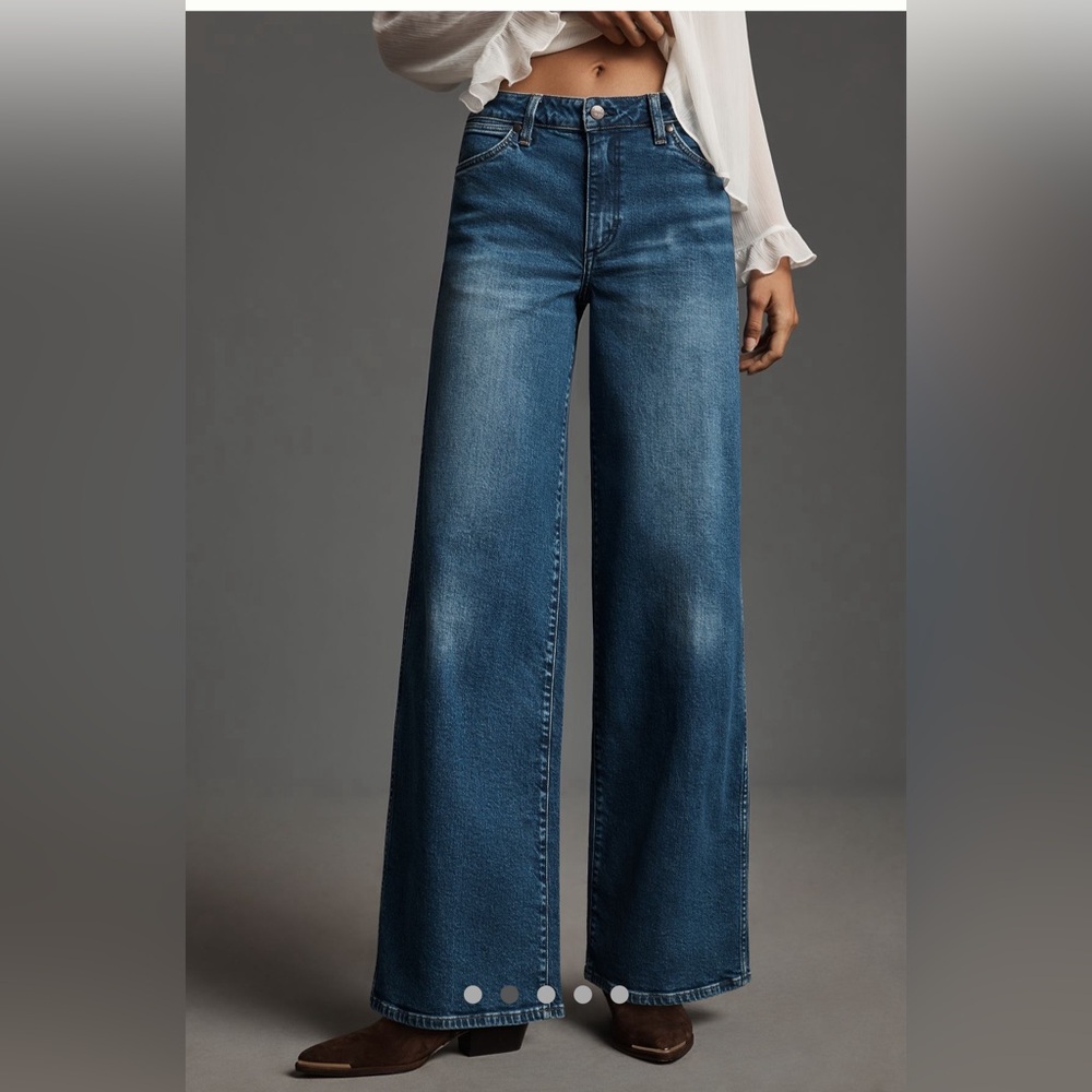 Cropped Women’s Wide Leg Wrangler Jeans size 27